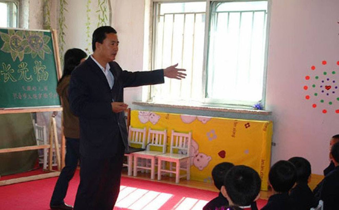 Cậu bé 9 tuổi qua đời vì bệnh bạch cầu khi học nội trú, nhà trường tuyên bố do quả báo khiến người dân phẫn nộ