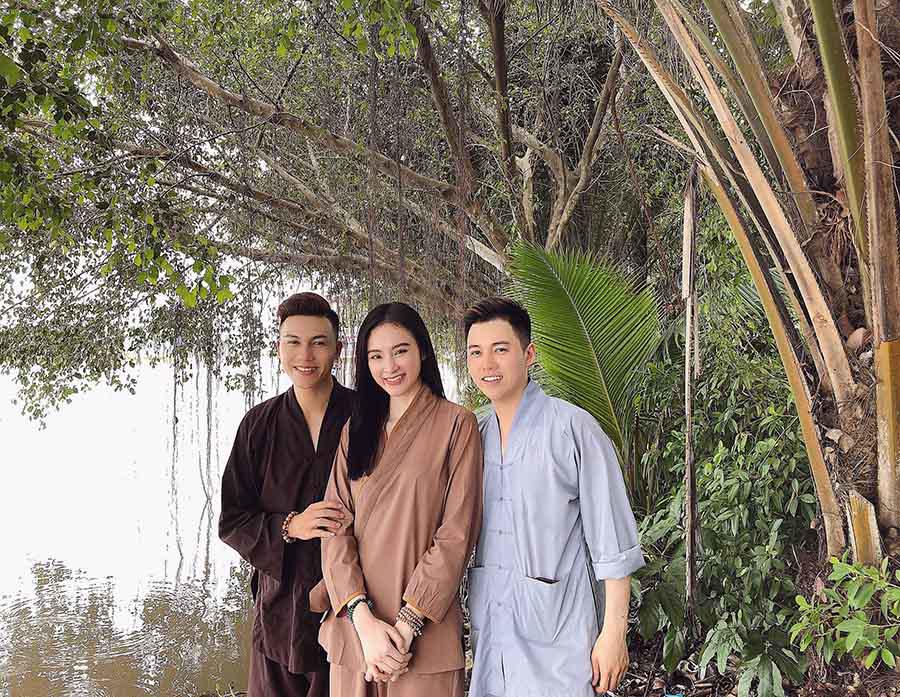 Sau 1 năm vắng bóng showbiz, người đẹp nghiện khoe thân Angela Phương Trinh đã thay đổi 180 độ