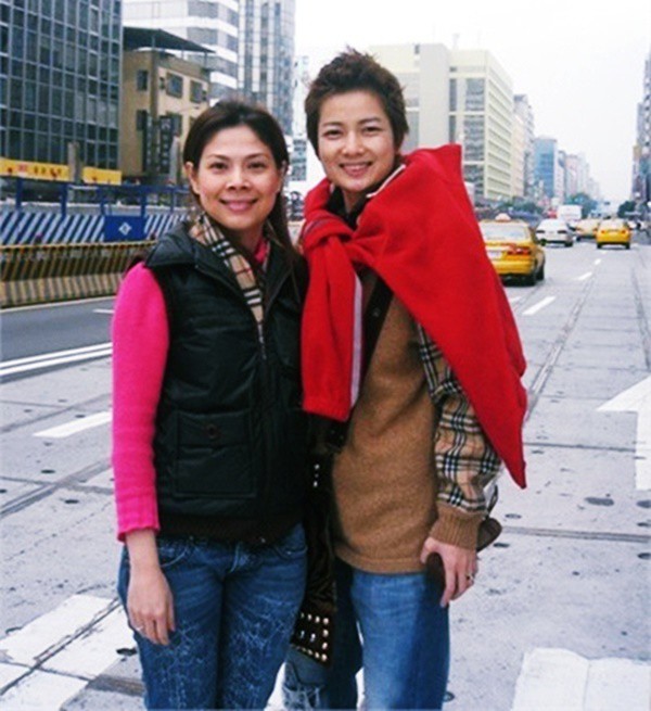 Bạn gái tin đồn đang ráo riết truy tìm, tố Thúy Vinh lừa đảo tiền tỷ dù nửa năm trước còn rất mặn nồng