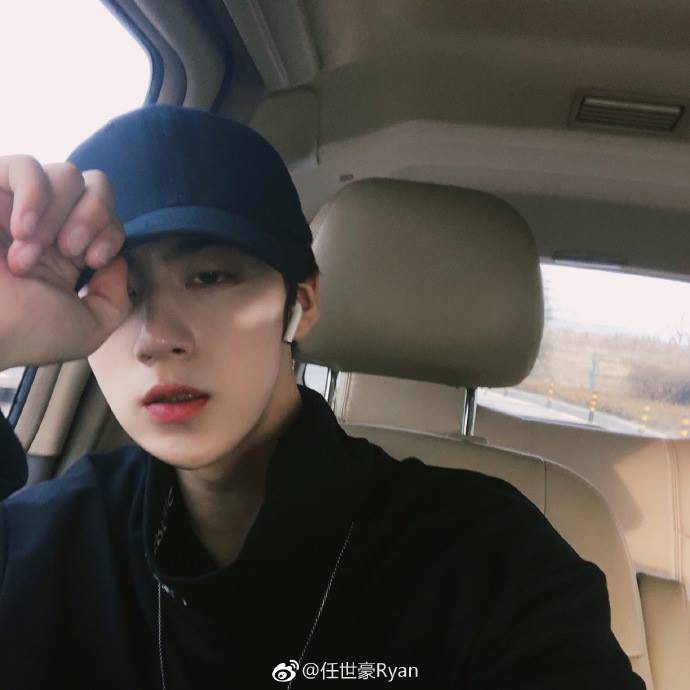 Đẹp trai đến nỗi đăng ảnh tự dìm nhưng vẫn không chìm, đây là anh chàng đang được xin link nhiều nhất Facebook