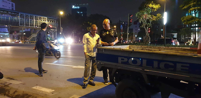 Hà Nội: Tài xế ô tô gây tai nạn còn dùng dao đâm nạn nhân bị thương, phải vào viện cấp cứu