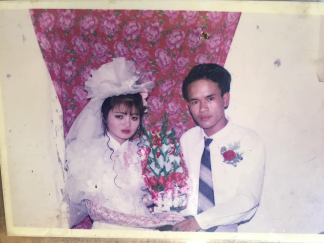 Lục được đống ảnh cưới ngày xưa của bố mẹ, dân tình thi nhau khoe như của báu