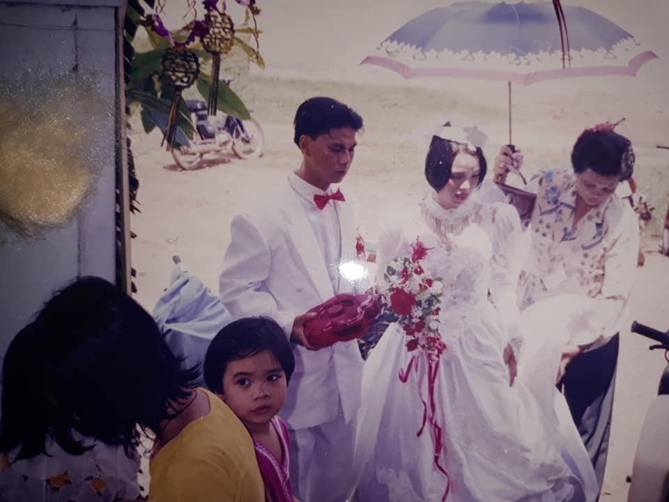 Lục được đống ảnh cưới ngày xưa của bố mẹ, dân tình thi nhau khoe như của báu