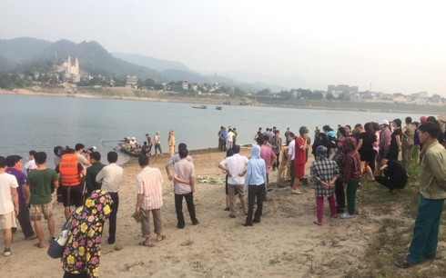 Hiện trường đau lòng vụ 8 học sinh tử vong ở Hòa Bình