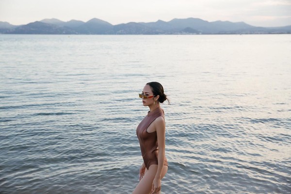 Những sao Việt nghiện khoe cơ thể gợi cảm trên trang cá nhân