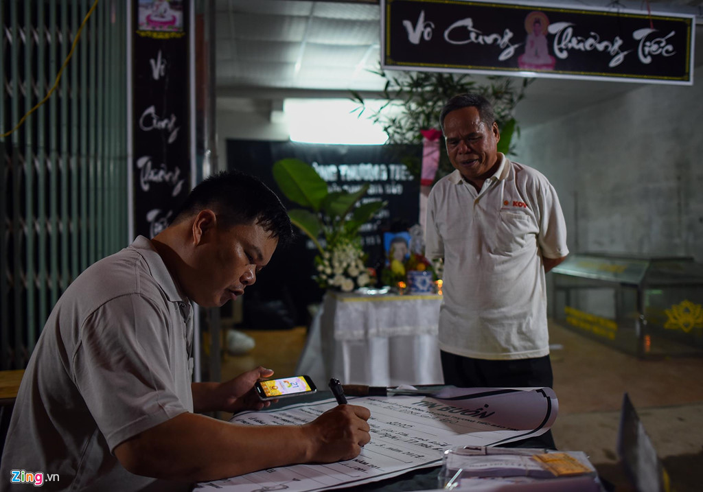 Trắng đêm lo hậu sự ở xóm nhỏ có 8 học sinh chết đuối