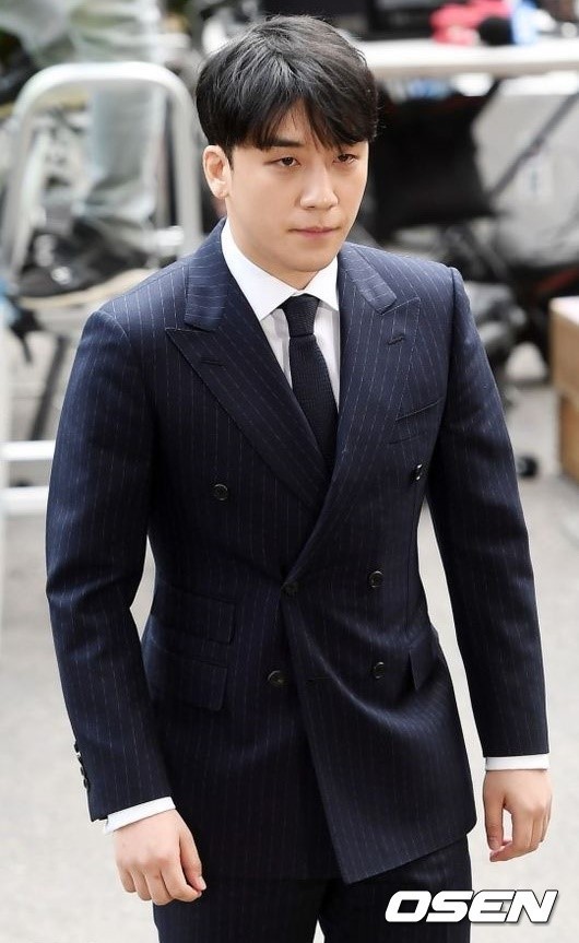 Khi dân tình đang rần rần tranh cãi liệu Seungri có vô tội hay không, nam ca sĩ đang ở đâu?