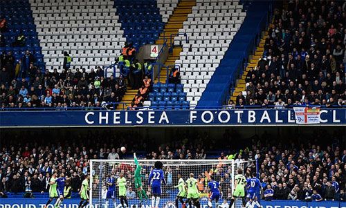 CĐV Chelsea bán vé, muốn CLB sa thải Sarri