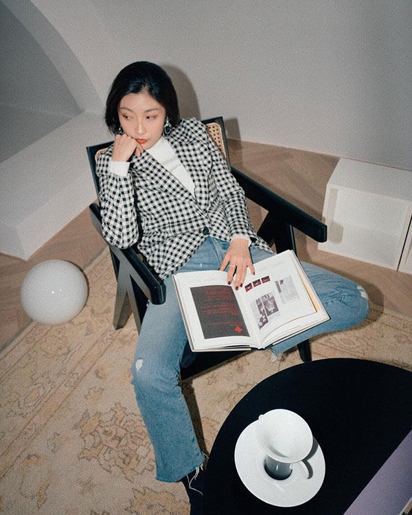 Có đến 4 style khác nhau từ cặp bài trùng quần jeans + blazer phục vụ các chị em công sở Có đến 4 style khác nhau từ cặp bài trùng quần jeans + blazer phục vụ các chị em công sở