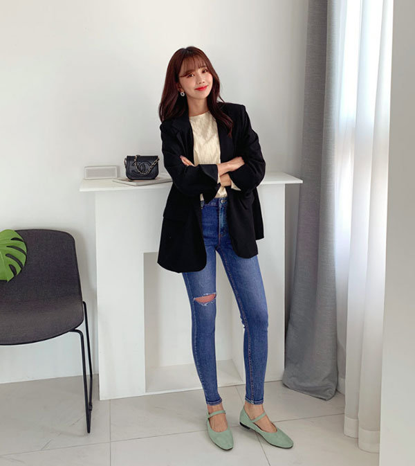 Có đến 4 style khác nhau từ cặp bài trùng quần jeans + blazer phục vụ các chị em công sở Có đến 4 style khác nhau từ cặp bài trùng quần jeans + blazer phục vụ các chị em công sở