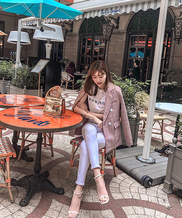 Có đến 4 style khác nhau từ cặp bài trùng quần jeans + blazer phục vụ các chị em công sở Có đến 4 style khác nhau từ cặp bài trùng quần jeans + blazer phục vụ các chị em công sở