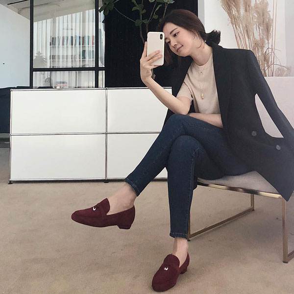 Có đến 4 style khác nhau từ cặp bài trùng quần jeans + blazer phục vụ các chị em công sở Có đến 4 style khác nhau từ cặp bài trùng quần jeans + blazer phục vụ các chị em công sở