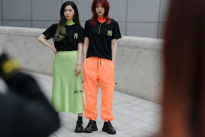 Khi cả Vbiz không còn đoái hoài Seoul Fashion Week thì học trò của Võ Hoàng Yến lại ghi điểm tại đây khi được lên hẳn Vogue Mỹ Khi cả Vbiz không còn đoái hoài Seoul Fashion Week thì học trò của Võ Hoàng Yến lại ghi điểm tại đây khi được lên hẳn Vogue Mỹ