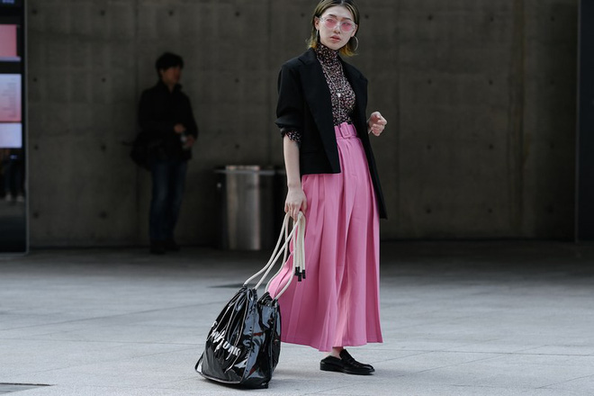 Khi cả Vbiz không còn đoái hoài Seoul Fashion Week thì học trò của Võ Hoàng Yến lại ghi điểm tại đây khi được lên hẳn Vogue Mỹ Khi cả Vbiz không còn đoái hoài Seoul Fashion Week thì học trò của Võ Hoàng Yến lại ghi điểm tại đây khi được lên hẳn Vogue Mỹ