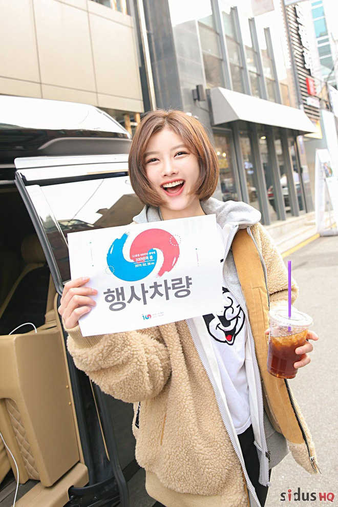 Cắt phăng mái tóc dài quen thuộc, 5 sao nữ này như lột xác hoàn toàn khiến dân tình trầm trồ không ngớt