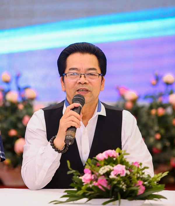 Ông chú háo sắc của Những cô gái trong thành phố: Mặc cảm lấy vợ trẻ và ngại ngùng với cảnh nóng