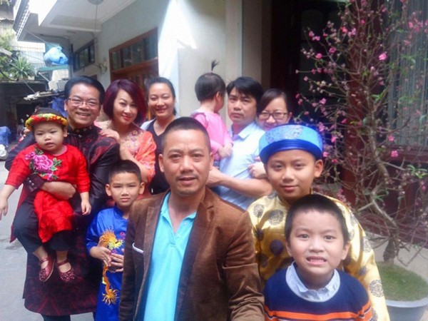 Ông chú háo sắc của Những cô gái trong thành phố: Mặc cảm lấy vợ trẻ và ngại ngùng với cảnh nóng