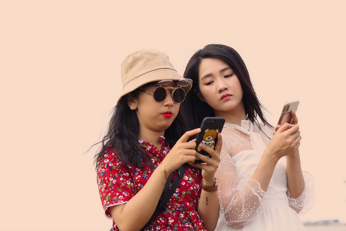 Trang Hí nghi ngờ hot girl trà sữa chơi ngải mình trong lúc đóng phim