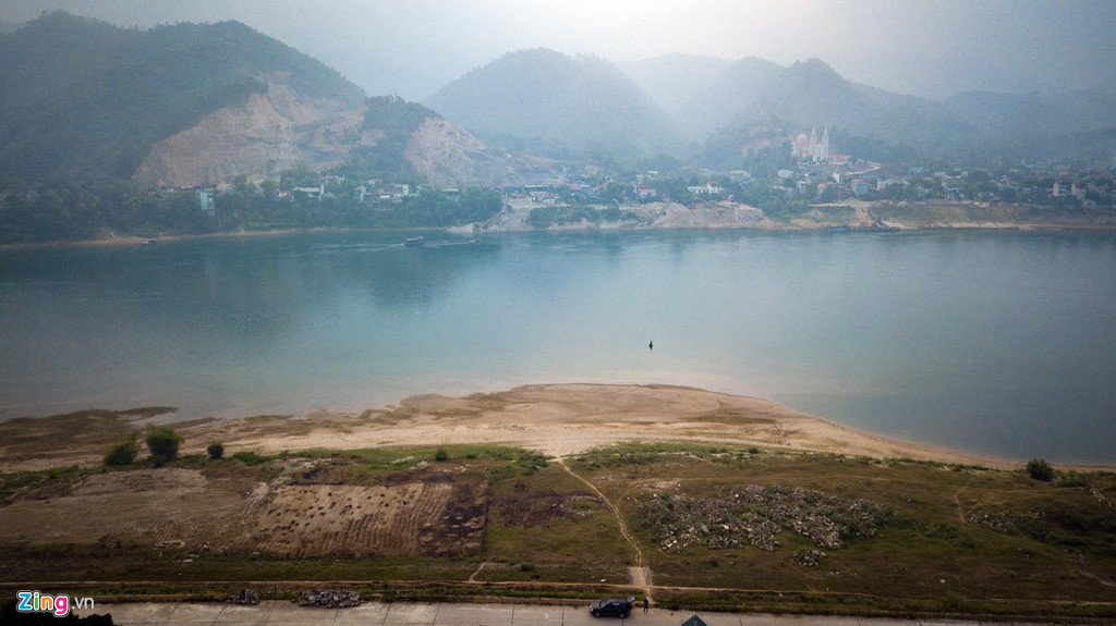 Cận cảnh bãi tắm tử thần nuốt chửng 8 em học sinh ở Hòa Bình