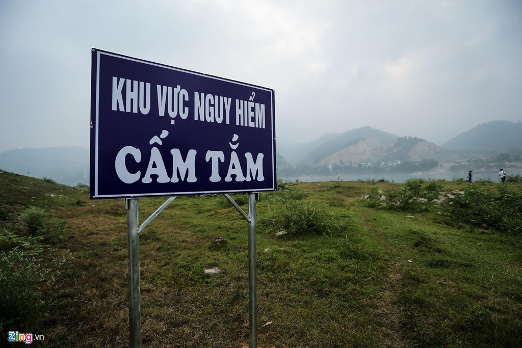 Cận cảnh bãi tắm tử thần nuốt chửng 8 em học sinh ở Hòa Bình