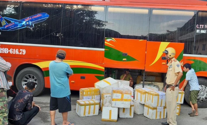 Tóm 790 kg nem chua, chả lậu từ Hà Nội vào TP.HCM