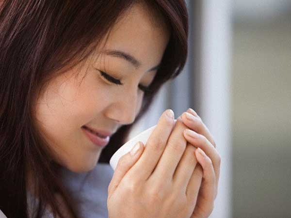 Đêm tân hôn, vừa đưa tay sờ bụng vợ, tôi đã vội rụt lại ngay như đỉa phải vôi vì chạm phải một thứ không ngờ tới