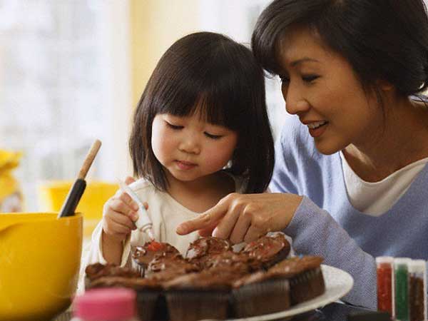 Hùng hổ đến khách sạn bắt gian, vậy mà vừa nhìn thấy người đàn bà đi bên cạnh bố chồng, tôi đã bủn rủn tay chân không dám lao vào