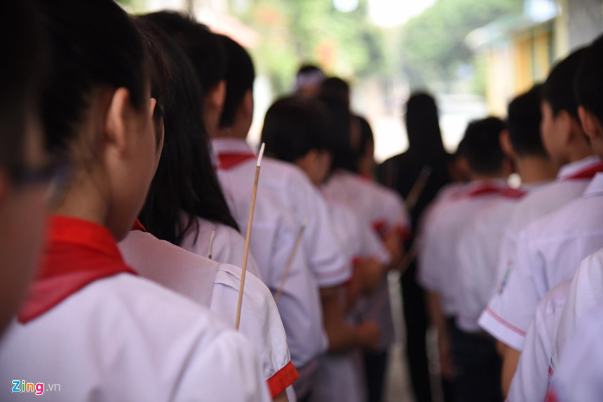 Khi thủy thần gọi tên và đại tang 8 cậu bé của đội bóng trong xóm nhỏ