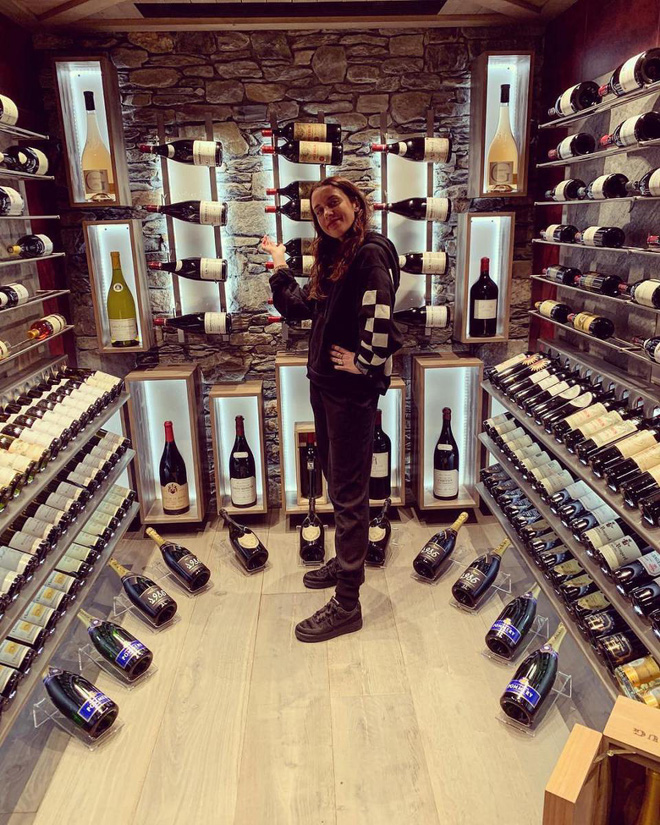 Giàu có đến điên rồ như Rich Kids Nga: Đi vệ sinh trên tiền, trang trí bữa sáng bằng đồng hồ Rolex