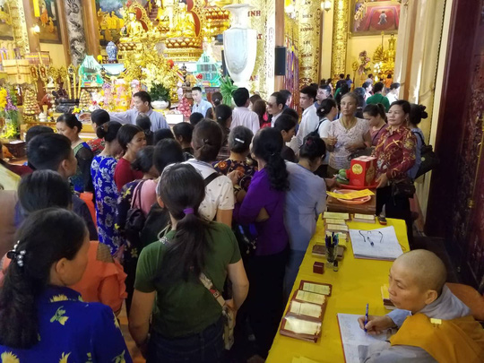 Trụ trì chùa Ba Vàng: Càng nghèo càng phải cúng dường để thoát nghèo!