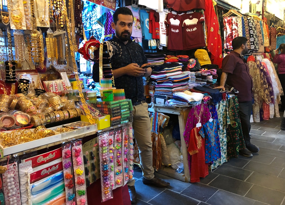 Video ảnh: Phiên chợ đàn ông bán hàng ở thủ đô Qatar