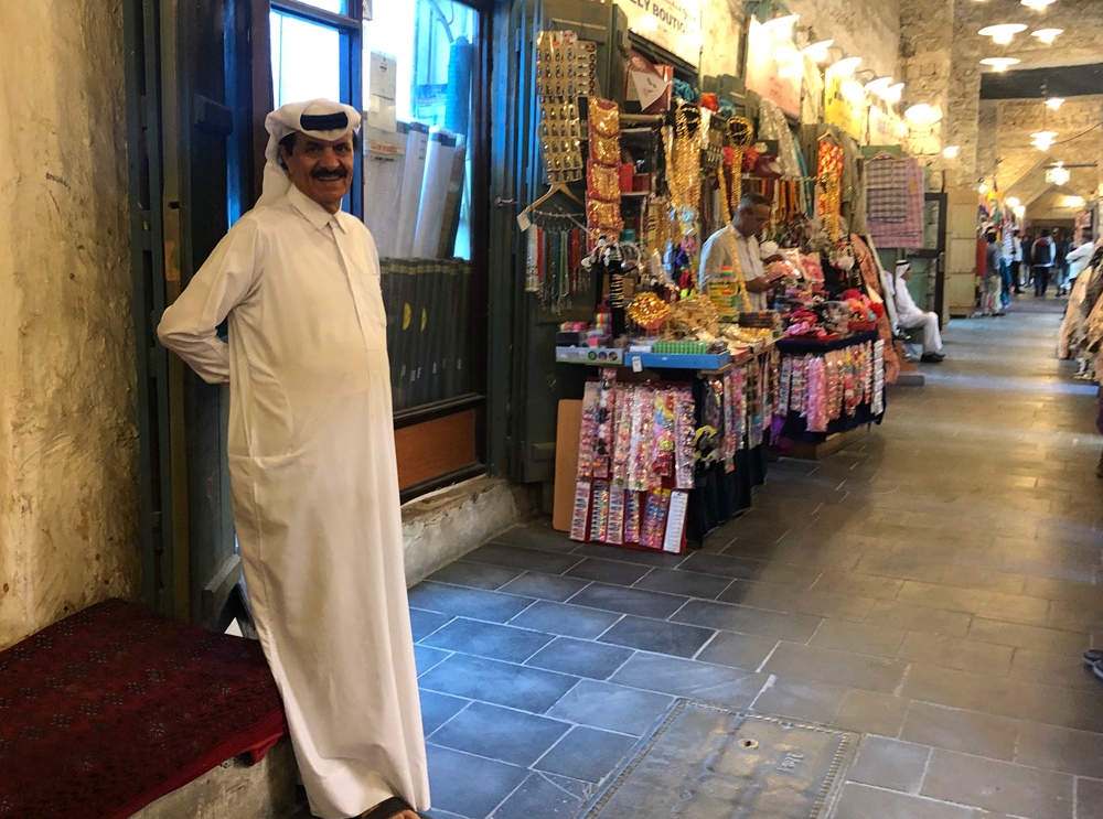 Video ảnh: Phiên chợ đàn ông bán hàng ở thủ đô Qatar