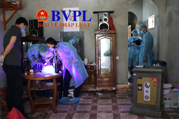 Cận cảnh cuộc khám xét dài kỷ lục nhà Bùi Văn Công