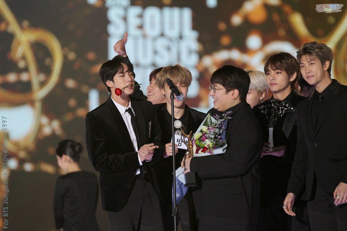 Quay cuồng trong khủng hoảng, có phải vị trí vững chắc trong Big 3 của YG cũng đã đến lúc bị soán ngôi?