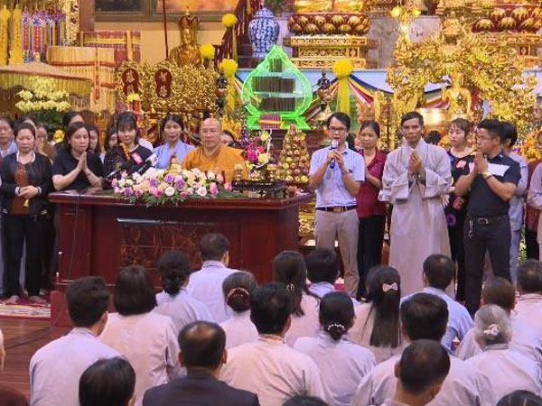 Khuyên bệnh nhân lên chùa chữa bệnh là phát ngôn của cá nhân bác sĩ