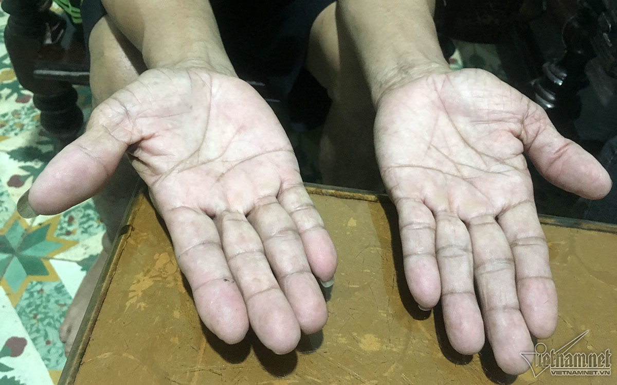 Đại gia đá đỏ đếm tiền cả ngày không hết giờ ra sao?