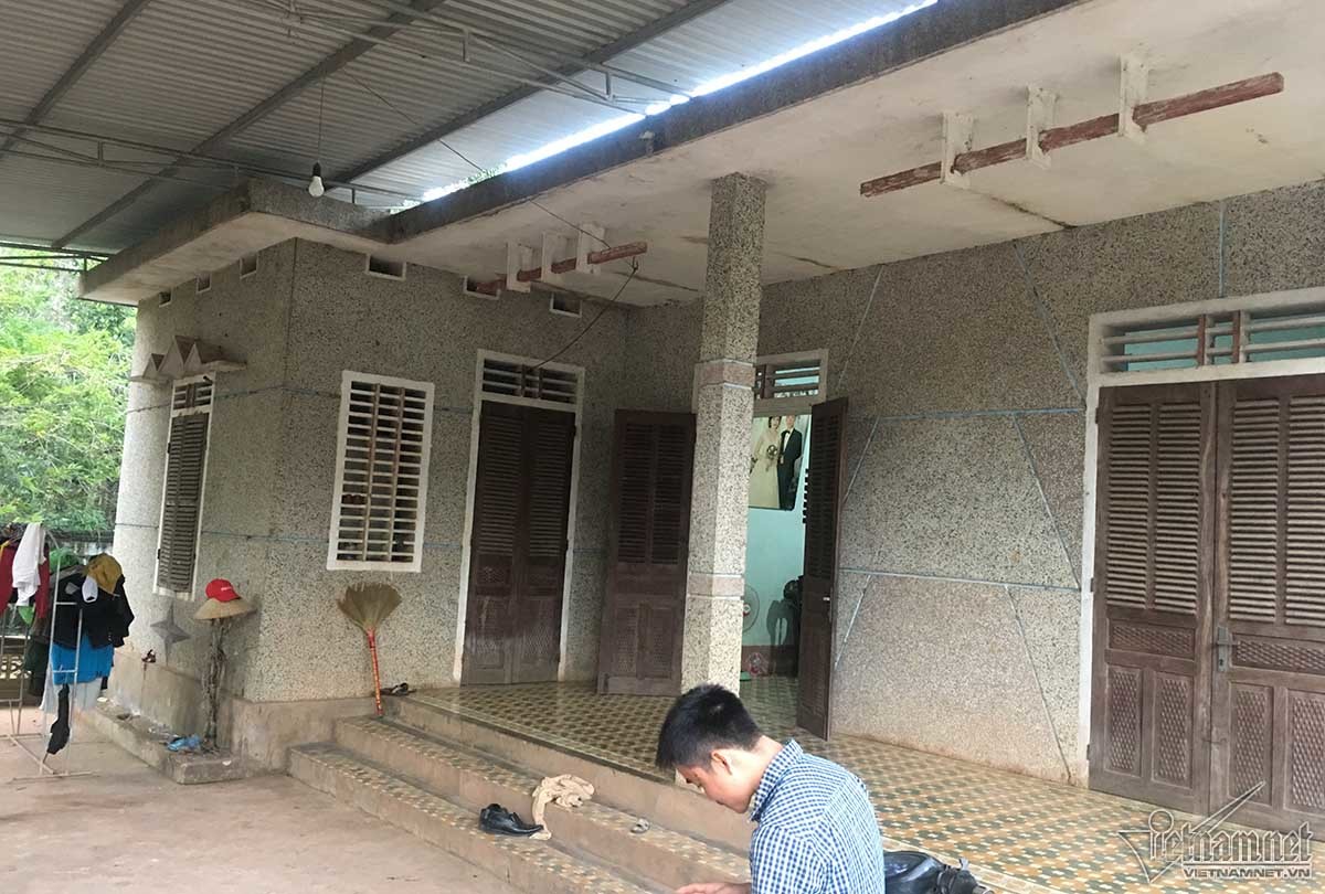 Đại gia đá đỏ đếm tiền cả ngày không hết giờ ra sao?