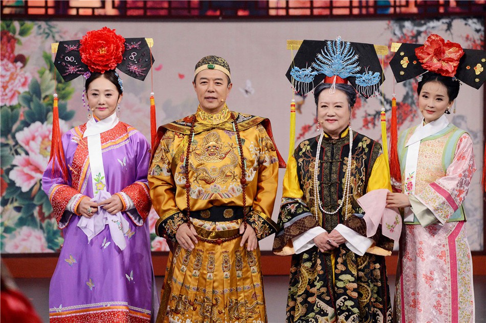 Chùm ảnh xúc động: Hoàng A Mã cùng bà nội Tiểu Yến Tử bất ngờ tái ngộ sau 20 năm phát sóng Hoàn Châu Cách Cách