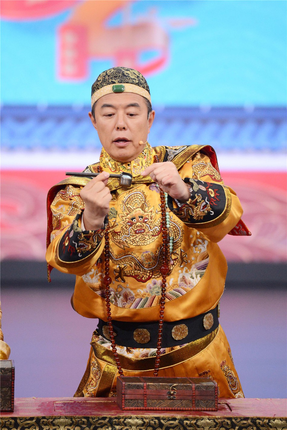 Chùm ảnh xúc động: Hoàng A Mã cùng bà nội Tiểu Yến Tử bất ngờ tái ngộ sau 20 năm phát sóng Hoàn Châu Cách Cách