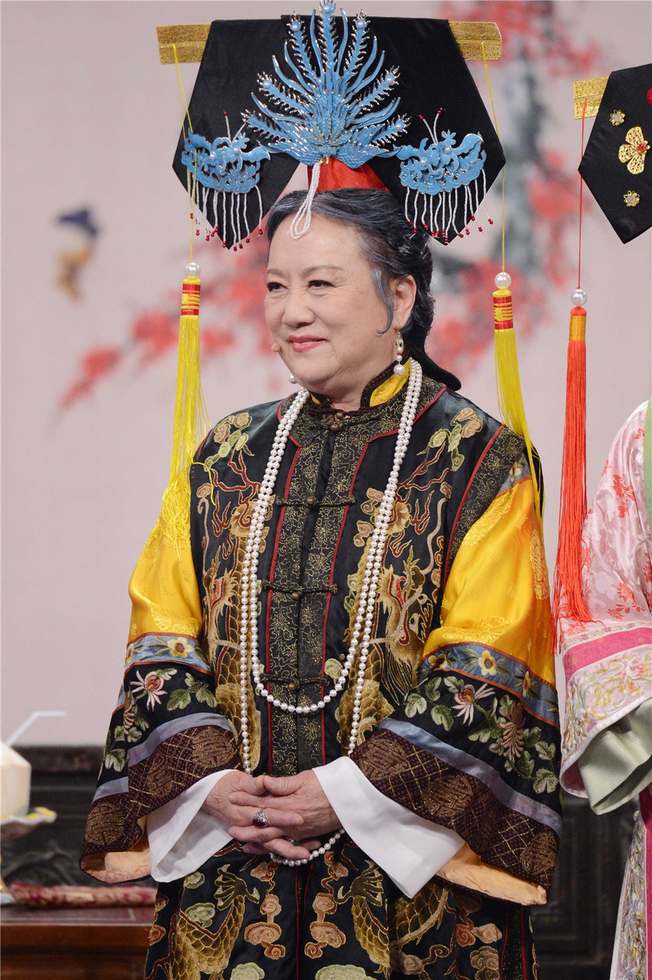 Chùm ảnh xúc động: Hoàng A Mã cùng bà nội Tiểu Yến Tử bất ngờ tái ngộ sau 20 năm phát sóng Hoàn Châu Cách Cách