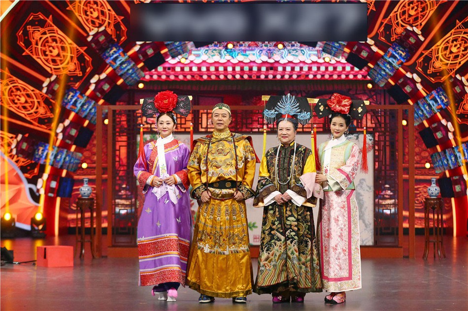 Chùm ảnh xúc động: Hoàng A Mã cùng bà nội Tiểu Yến Tử bất ngờ tái ngộ sau 20 năm phát sóng Hoàn Châu Cách Cách