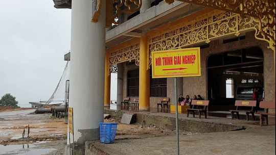 Cận cảnh nơi thỉnh vong, giải nghiệp tại chùa Ba Vàng