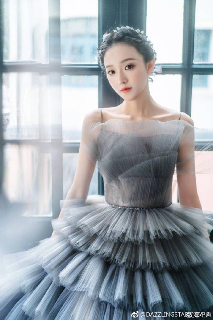 Thiếu gia giàu nhất Trung Quốc làm phù rể, tặng nóng cô dâu chú rể 1 chiếc Roll Royce Thiếu gia giàu nhất Trung Quốc làm phù rể, tặng nóng cô dâu chú rể 1 chiếc Roll Royce