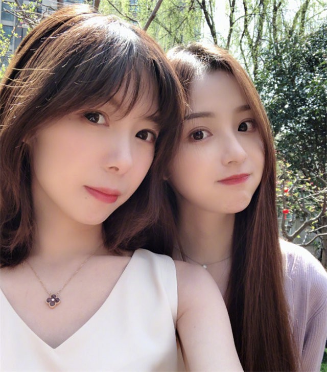 Thiếu gia giàu nhất Trung Quốc làm phù rể, tặng nóng cô dâu chú rể 1 chiếc Roll Royce Thiếu gia giàu nhất Trung Quốc làm phù rể, tặng nóng cô dâu chú rể 1 chiếc Roll Royce