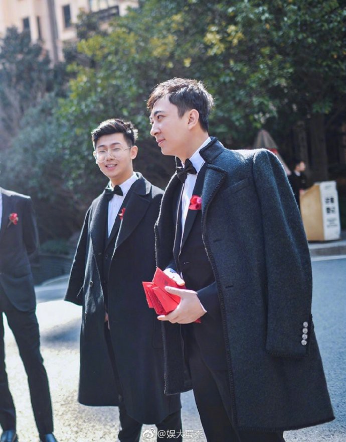 Thiếu gia giàu nhất Trung Quốc làm phù rể, tặng nóng cô dâu chú rể 1 chiếc Roll Royce