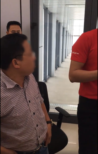 Tranh cãi clip hành khách xưng mày - tao, đe dọa nhân viên VietJet khi bị delay: Túm cổ đấm cho một phát, bắt nó gọi giám đốc ra đây!