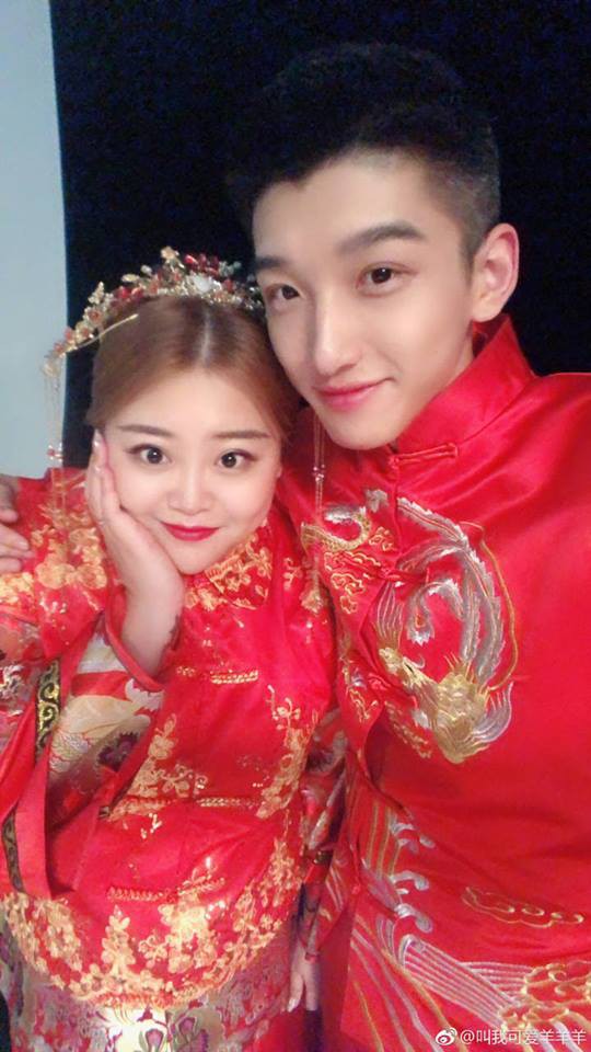 Cặp đôi đũa lệch nổi tiếng Trung Quốc làm đám cưới, dân mạng được phen cười bò vì xuất hiện kẻ cơ hội này Cặp đôi đũa lệch nổi tiếng Trung Quốc làm đám cưới, dân mạng được phen cười bò vì xuất hiện kẻ cơ hội này