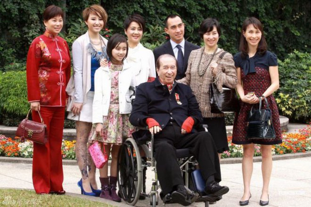 Thâm cung nội chiến phiên bản vua sòng bài Macau: 4 bà vợ tranh từng hào, 17 người con tài giỏi đi liền với tai tiếng