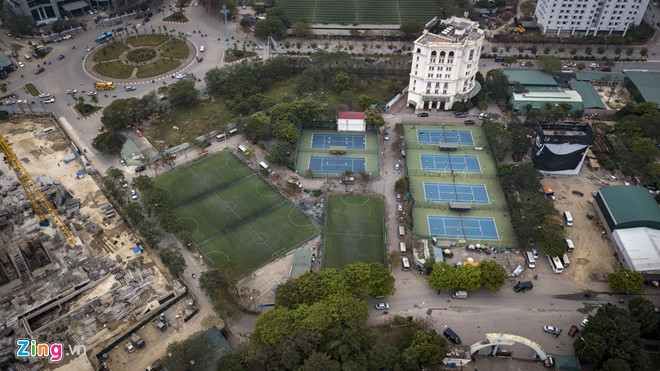 ‘Xây bãi đỗ xe cũng được nhưng sao phải xén đất công viên?’