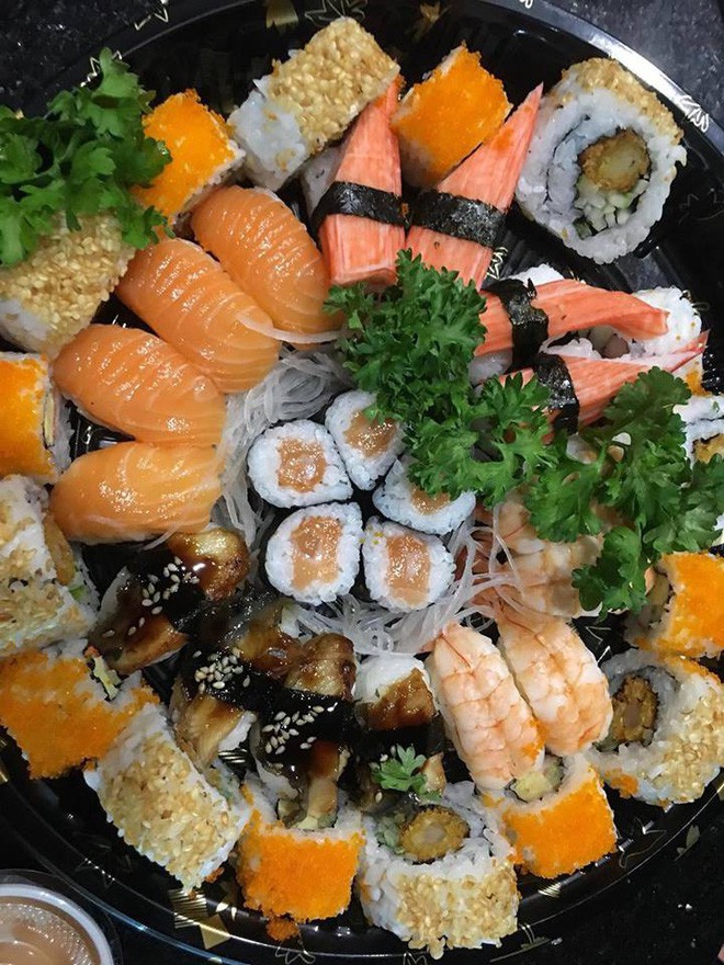 Chuyện về những anh sếp của năm: Sinh nhật nhân viên 23 tuổi tặng 23 cốc trà sữa, diện mạo điển trai lại càng gây choáng ngợp Chuyện về những anh sếp của năm: Sinh nhật nhân viên 23 tuổi tặng 23 cốc trà sữa, diện mạo điển trai lại càng gây choáng ngợp